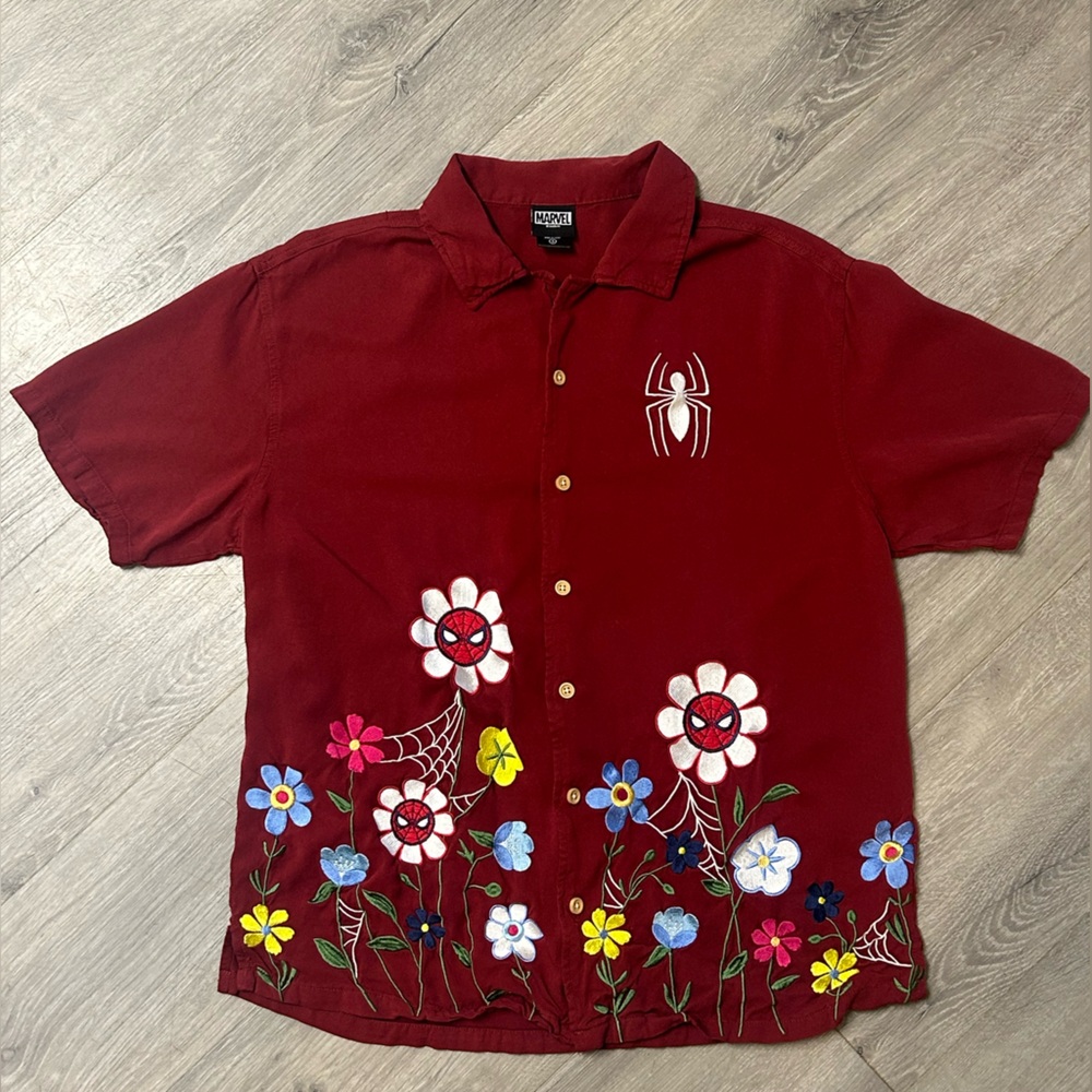 Marvel Red and White with floral accents Casual Button Down Shirt size small